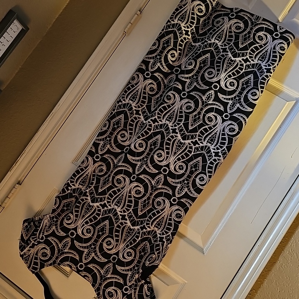 Ronni Nicole Black and White Patterned Midi Dress
